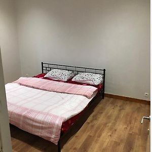Grande Maison Avec Plusieurs Chambres A Louer